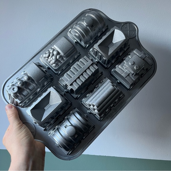 Nordicware train cake pan 5 cups - Picture 4 of 13